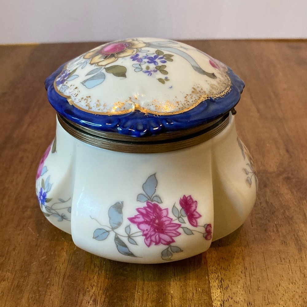 FW & Co Vintage Hand Painted Floral‎ Porcelain Hinged Trinket Box England - Picture 9 of 14